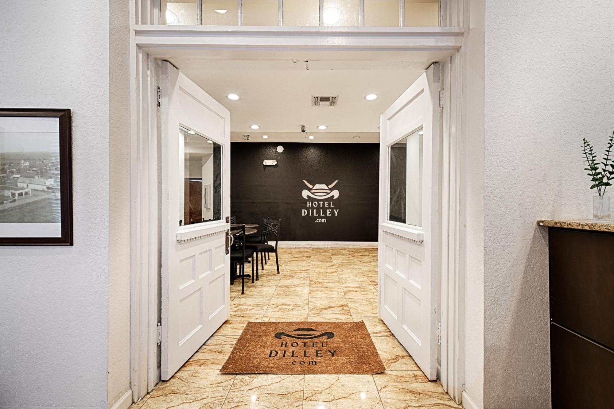Hotel Dilley Grand Exterior foto