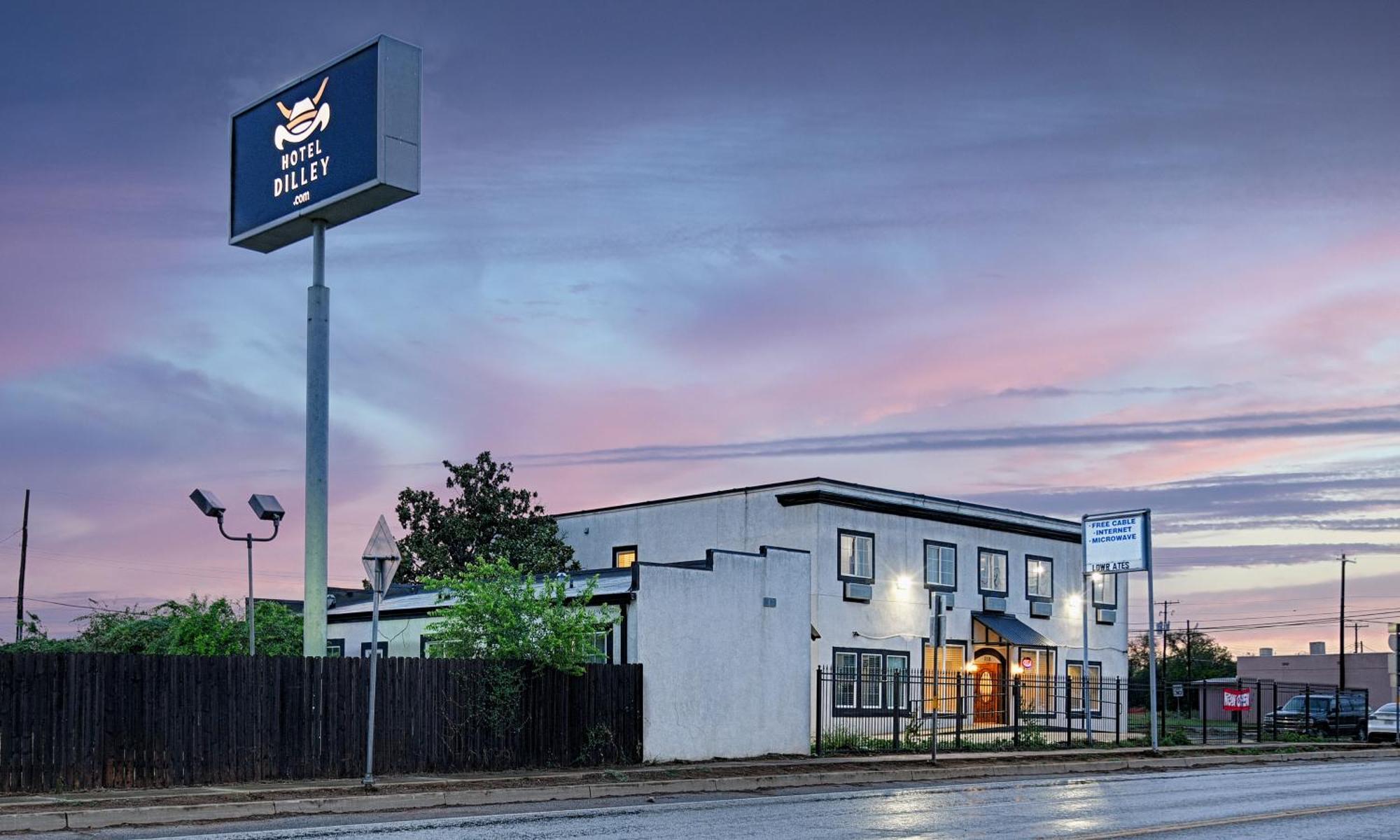 Hotel Dilley Grand Exterior foto