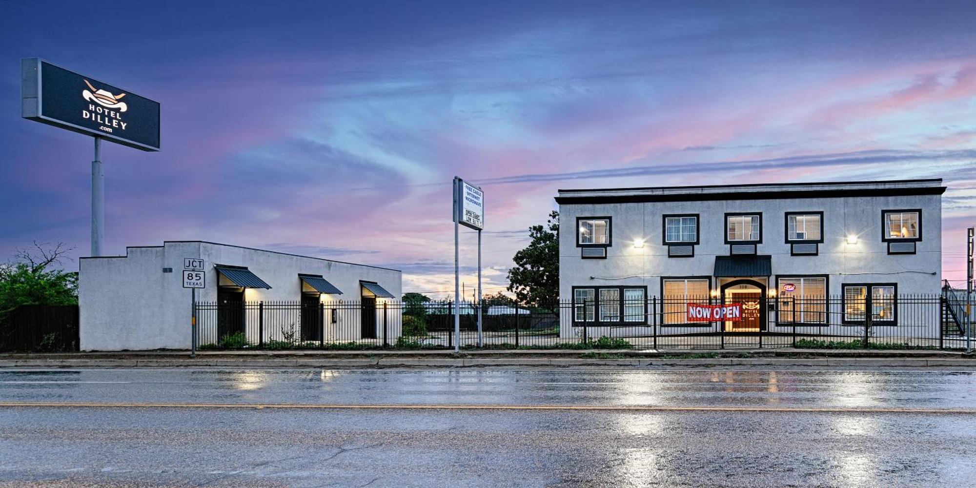Hotel Dilley Grand Exterior foto